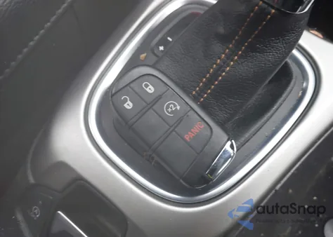 2021 Jeep Compass Latitude 4X4 z USA, uszkodzony, nr VIN 3C4NJDBB4MT506951